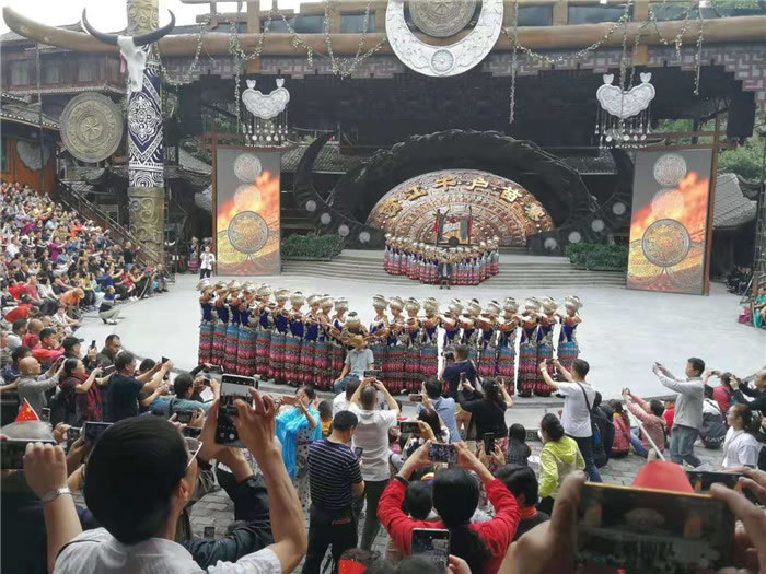 東風(fēng)基地綿陽老兵重走長征路～貴州西江站