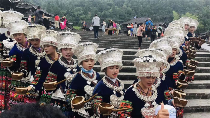 東風(fēng)基地綿陽老兵重走長征路～貴州西江站